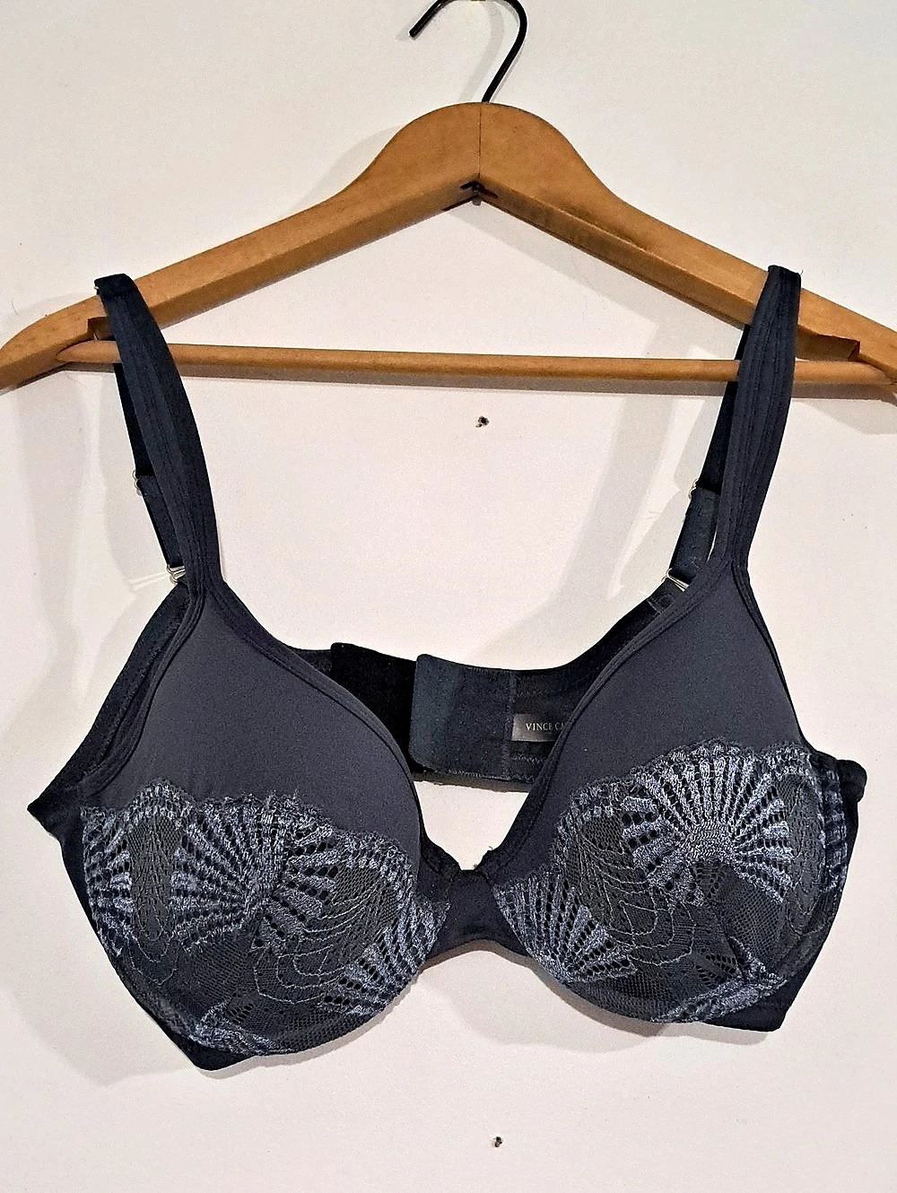 Vince Camuto Lace Underwire Bra in Black Size 40C